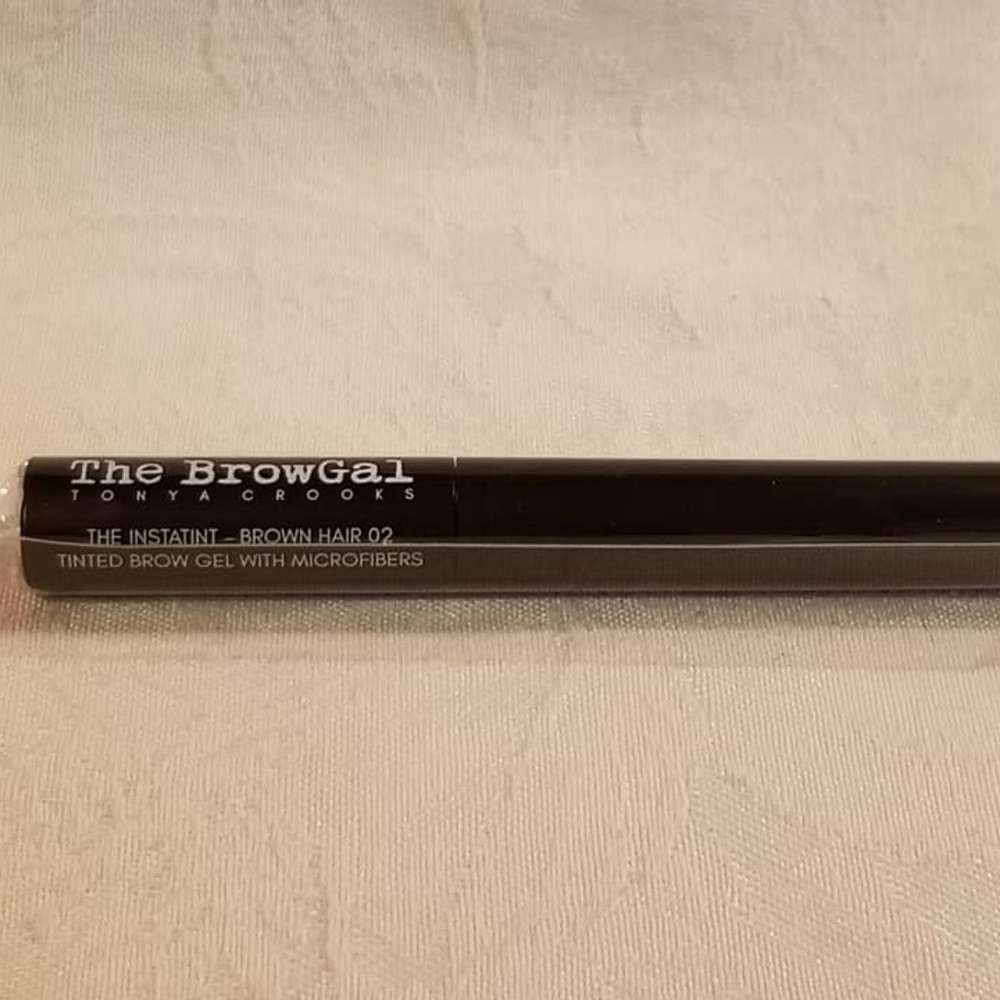 The BrowGal in Brown Hair 02